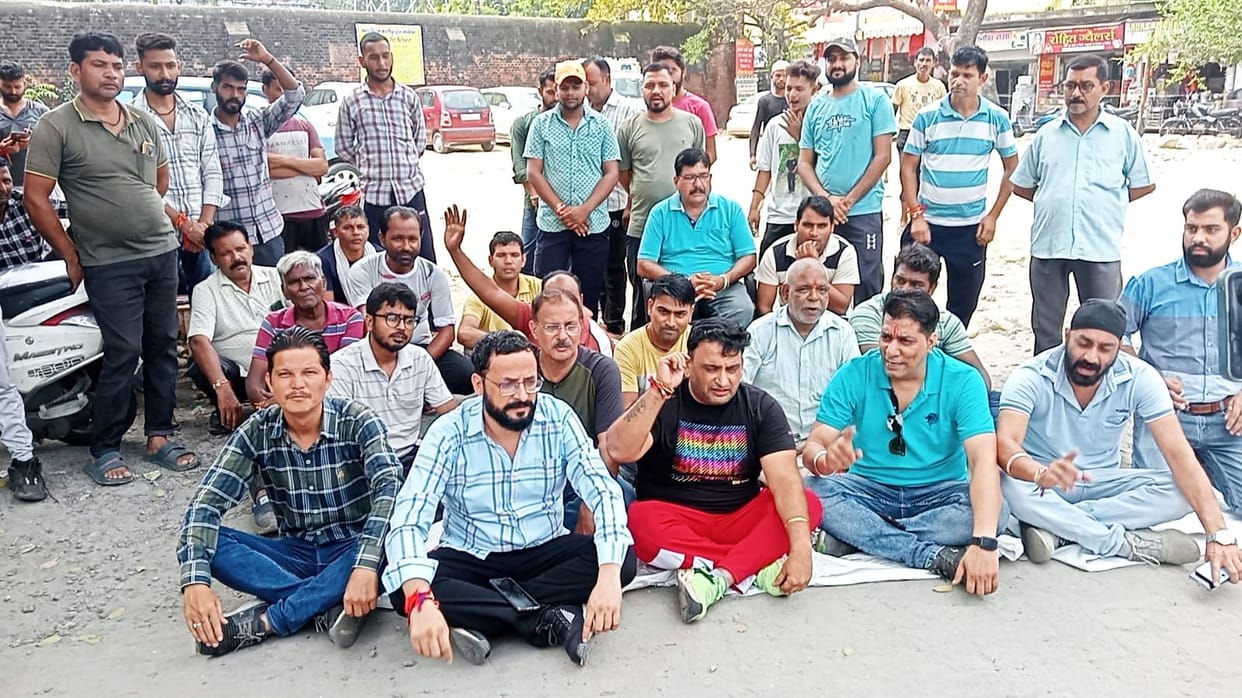 Protest by businessman in kashipur