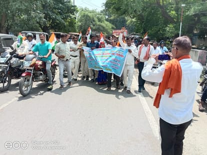 Shikshamitras took out a bike rally with the tricolor