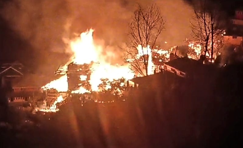 rampur news, kinnaur news, fire case, tikkar, daroti, village,