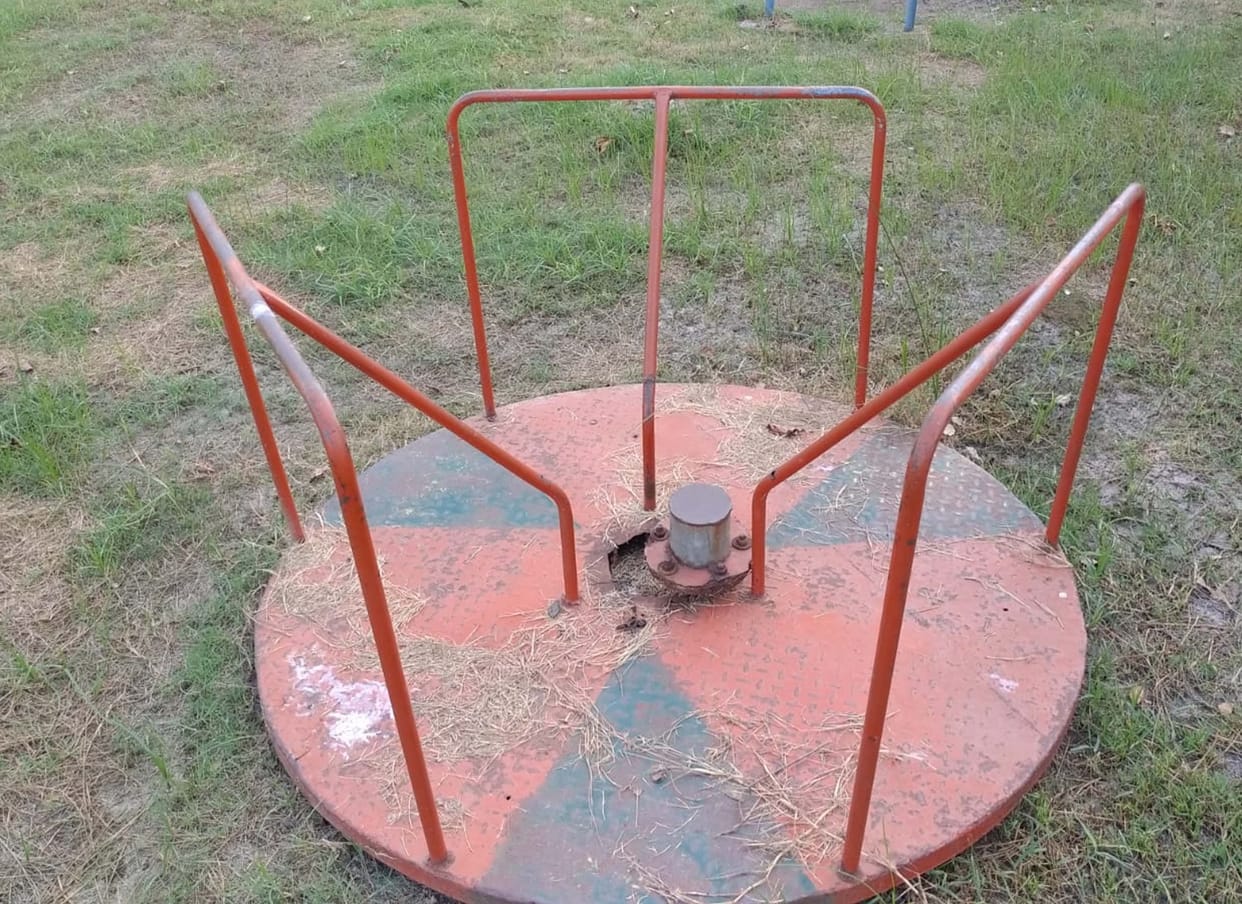 The condition of the parks of Sector Eight is poor, trouble