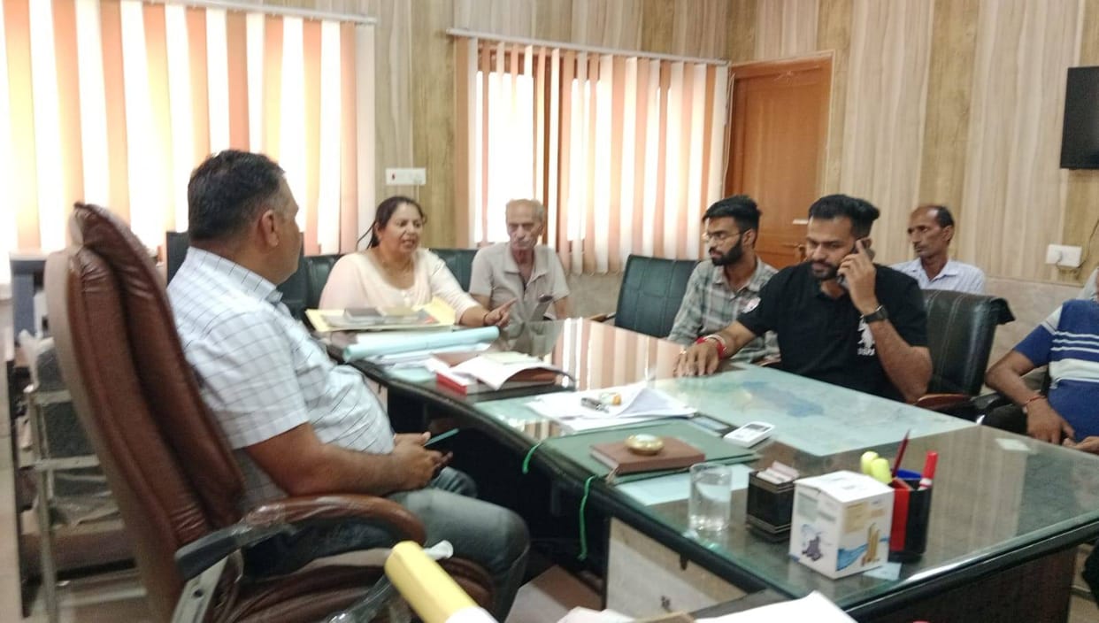 In 10 colonies of the city, water is being supplied only for 15 minutes, the councilors reached the SDO and demanded to increase the time.