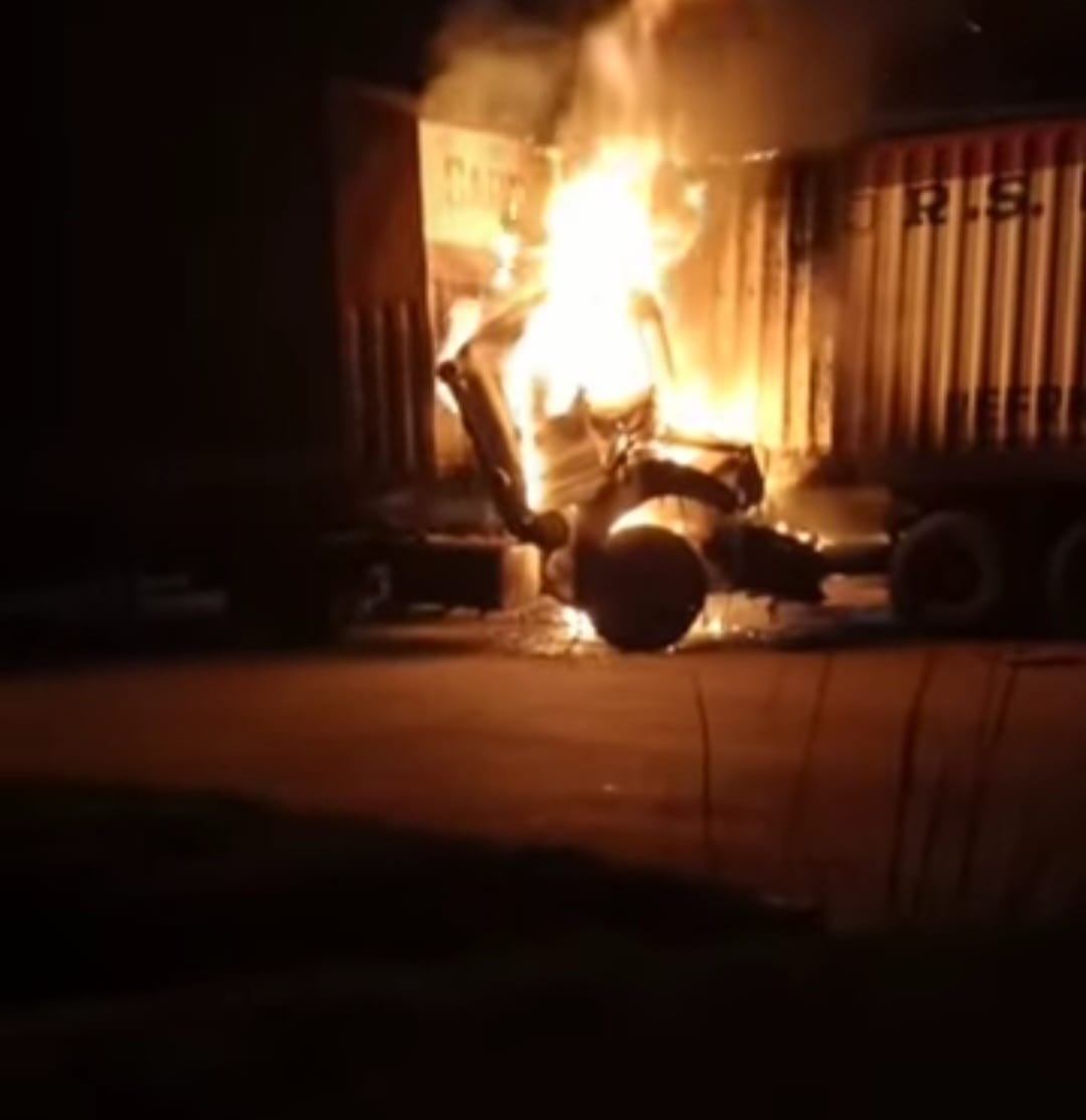 The truck collided with the trolley, the trolley driver was burnt alive