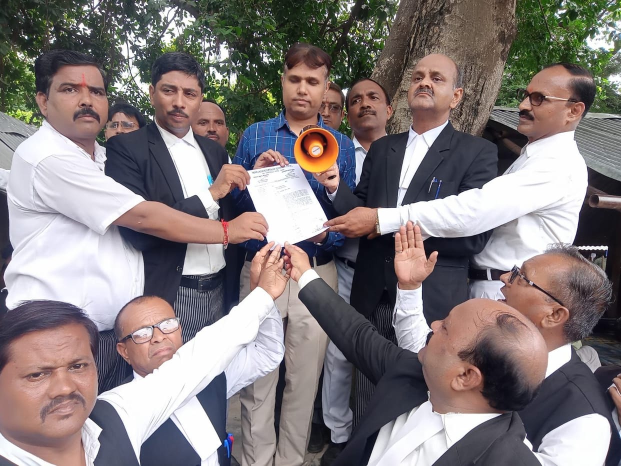 Lawyers protested against Hapur incident