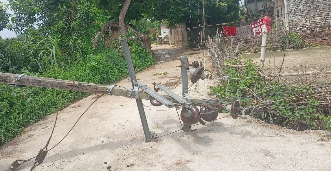 Electricity disrupted for 18 hours due to pole falling in storm, population of one thousand troubled