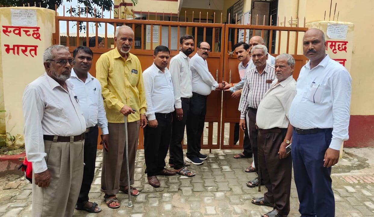 Advocate movement: Registry office locked, 40 applicants returned empty handed