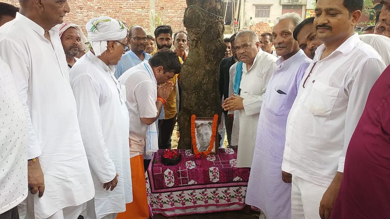 Birth anniversary of former Chief Minister Pandit Kamlapati Tripathi celebrated