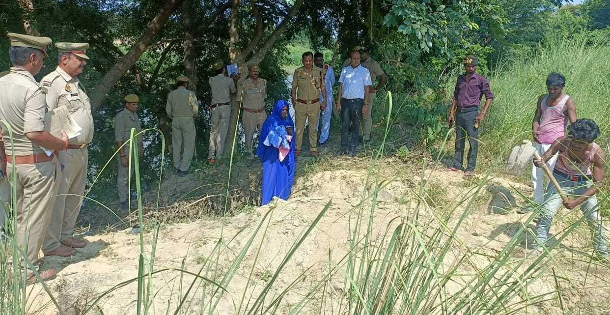 On the orders of DM, the dead body was dug out from the grave, the mother had expressed fear of murder.