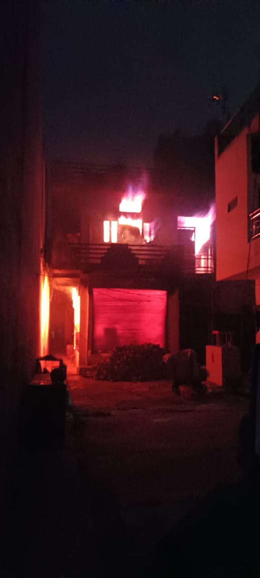 Fire in AC workshop, goods worth 15 lakh including cash burnt to ashes