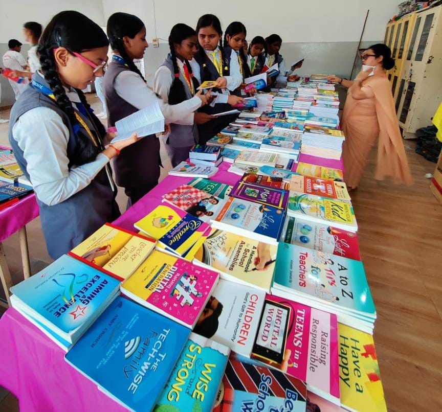 Teachers gave many suggestions to students regarding book selection