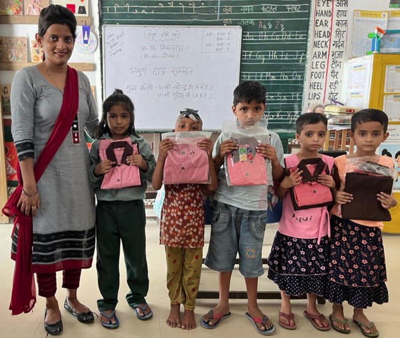 Teacher Pankhuri Garg is not only a teacher but is fulfilling the responsibility of a parent.