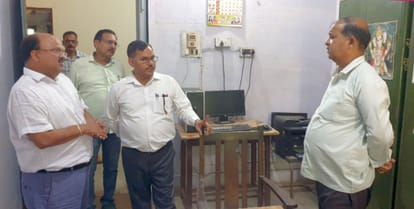 Budaun News: मंडलीय उप शिक्षा निदेशक ने किया
डीआईओएस कार्यालय का निरीक्षण Divisional Deputy Education Director inspected DIOS office