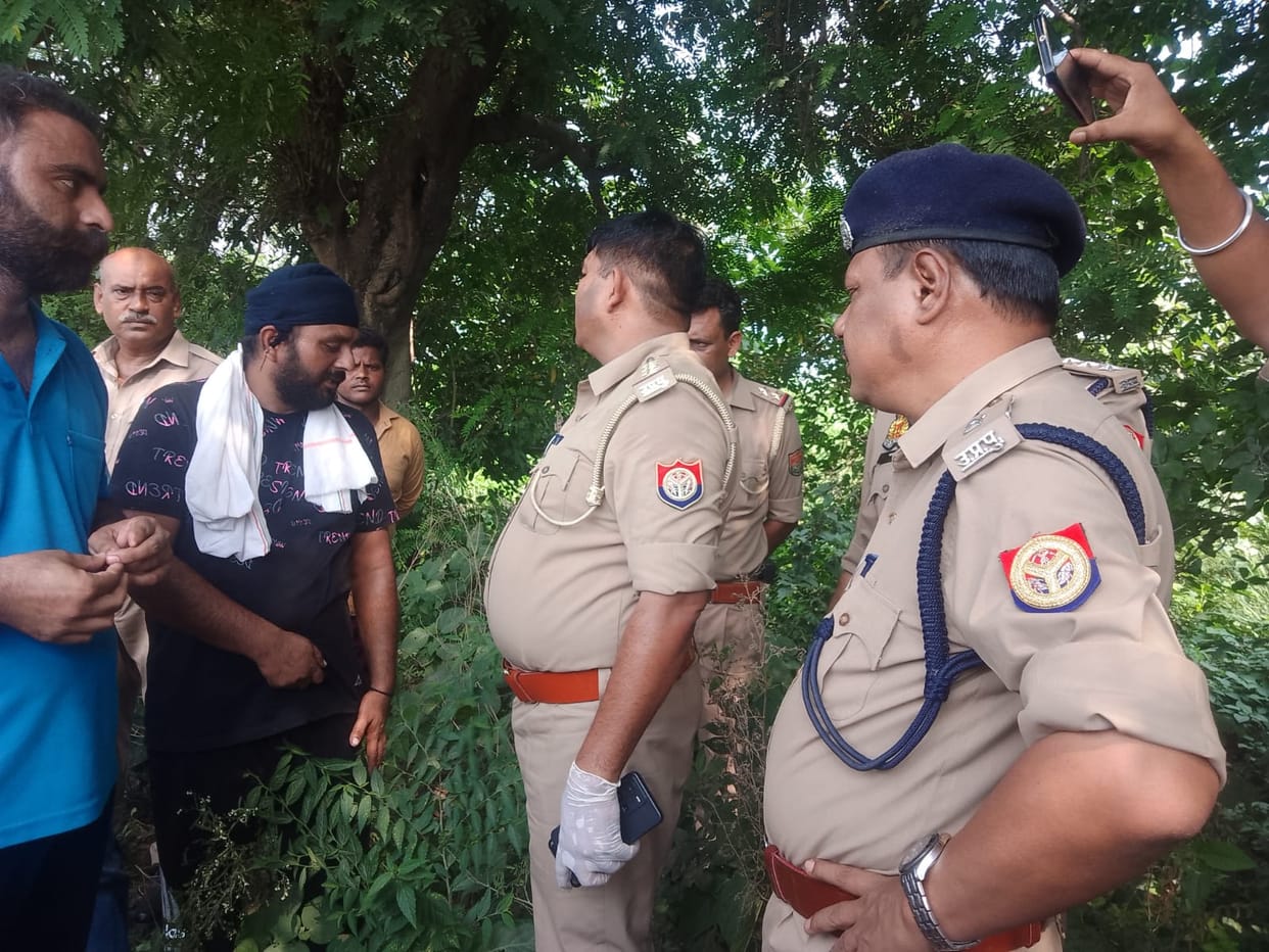 One lakh rupees were taken from the accused to send his son to Saudi Arabia