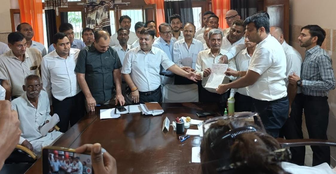 Advocates on strike in the district, demand for action against the accused