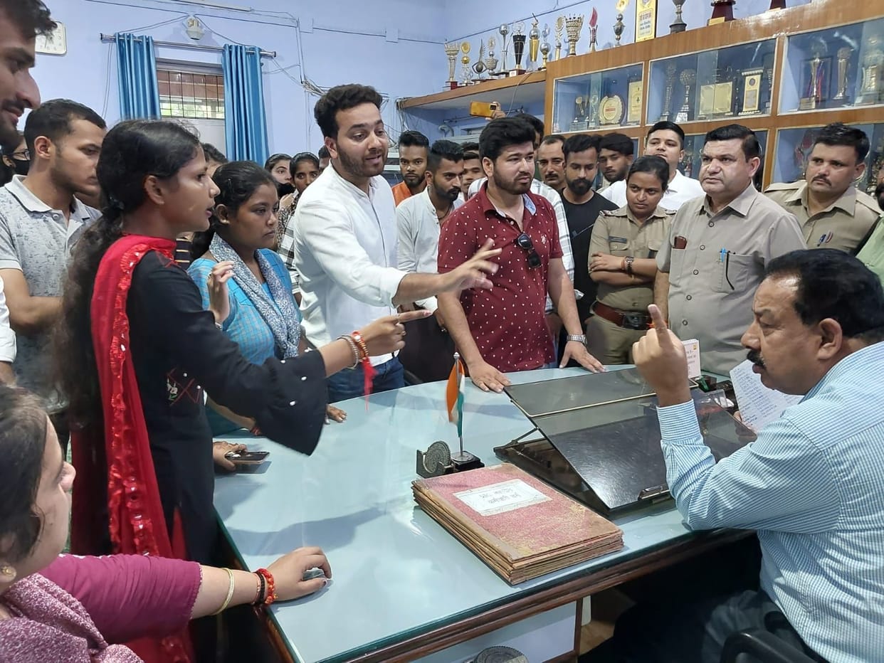 Failure Student Protest over Poor Evaluation