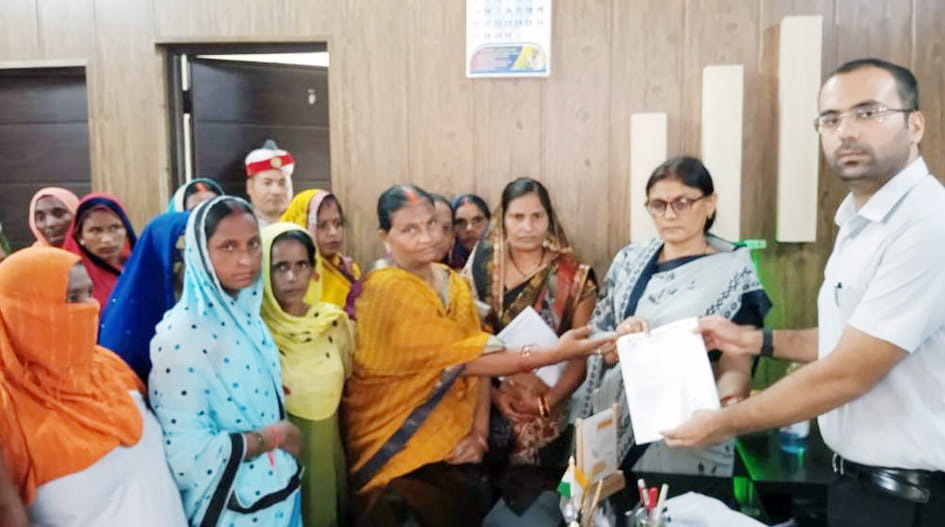 Fury among women due to gang rape of constable in train