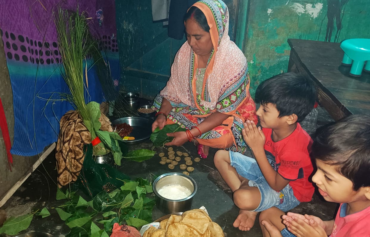 Mothers kept fast for the long life of their sons