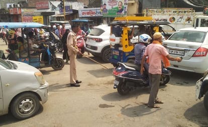 City moaned due to jam, people stuck for hours