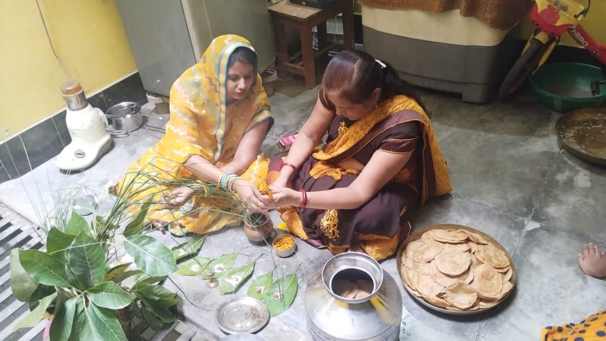 Mothers kept fast for the long life of their sons