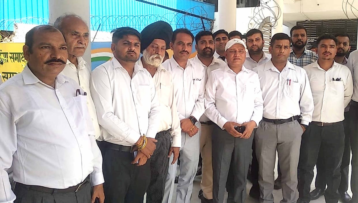 Lawyers on strike, SP sits investigation