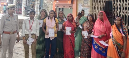 Women informed about emergency numbers