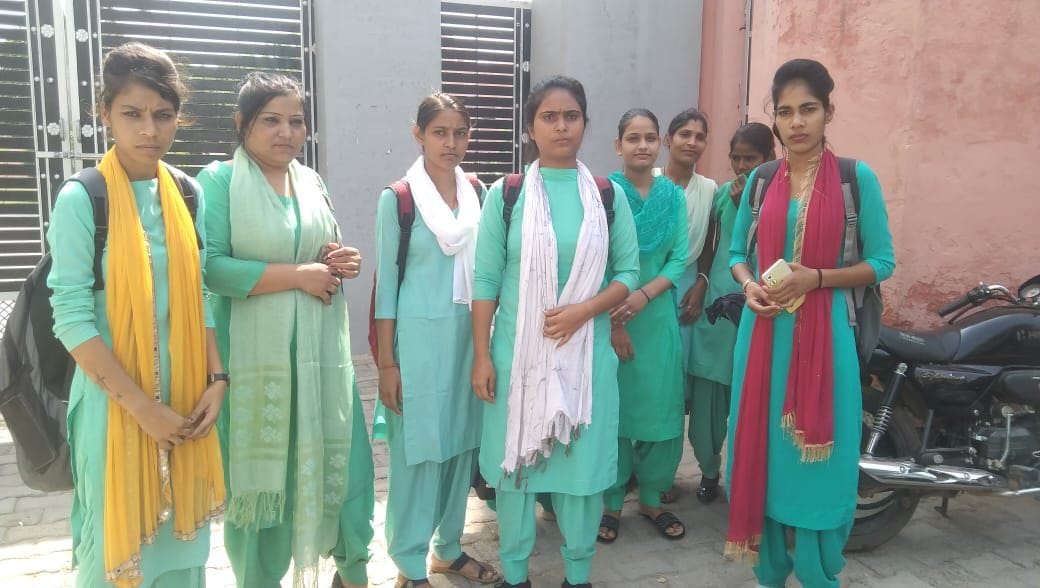 Nursing students were prevented from taking the exam for not paying the fees