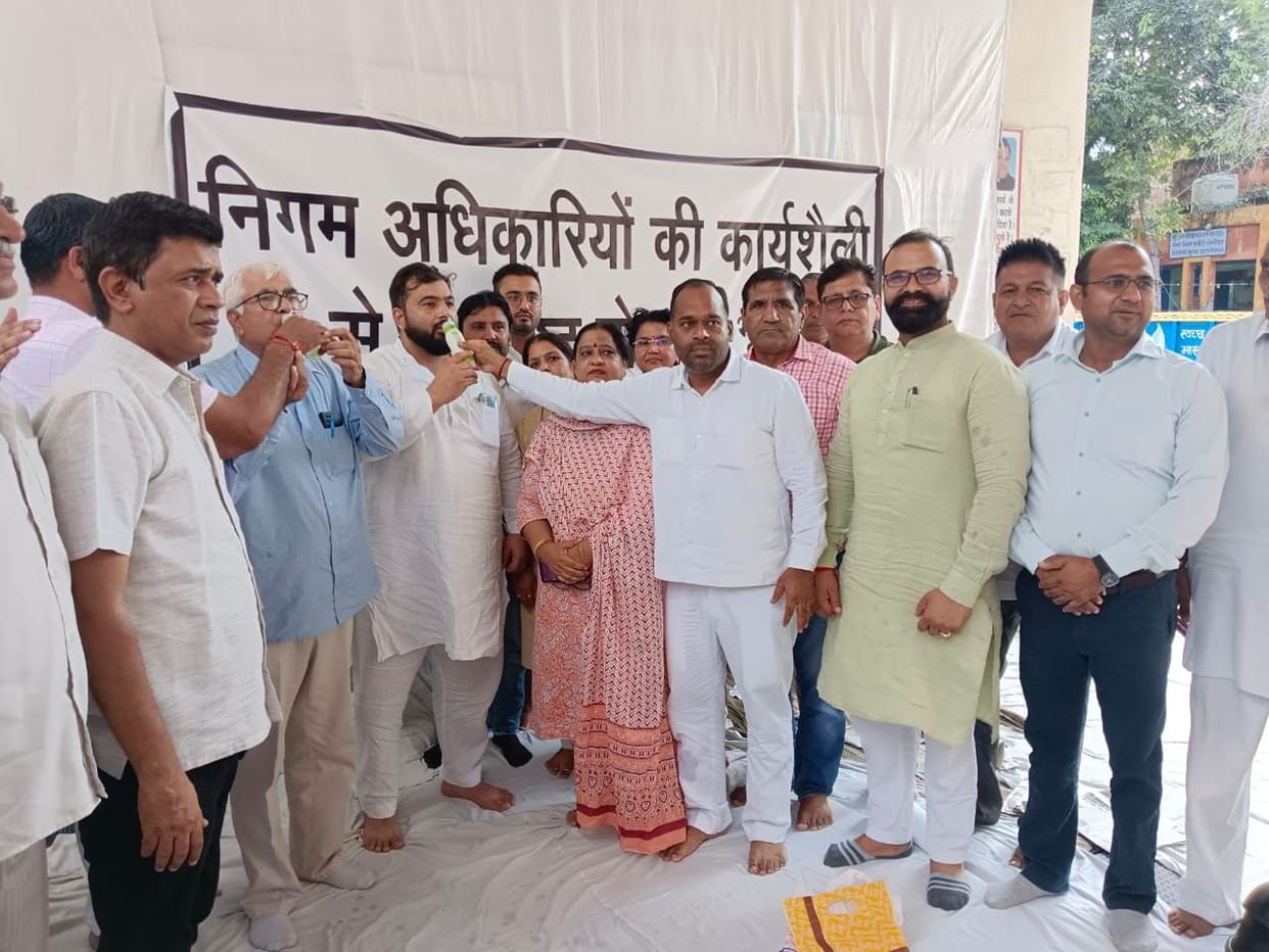 BJP councilor sitting on strike with Deputy Mayor due to non-development work