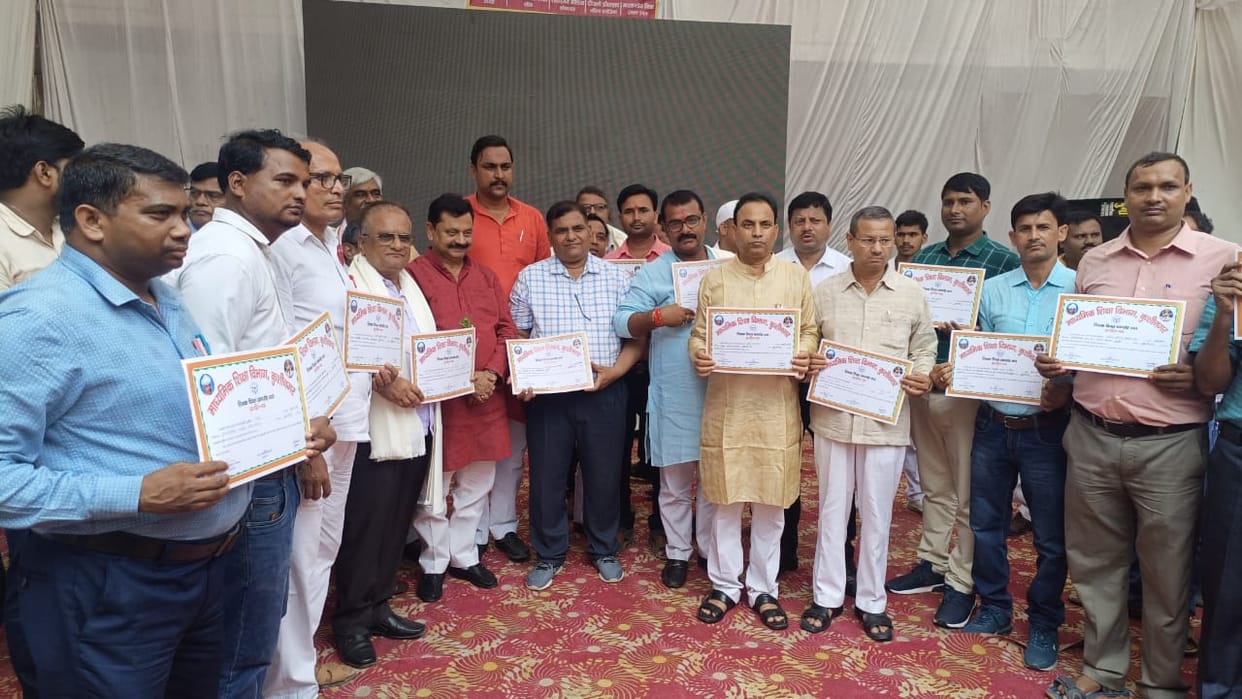 52 teachers honored for excellent teaching work