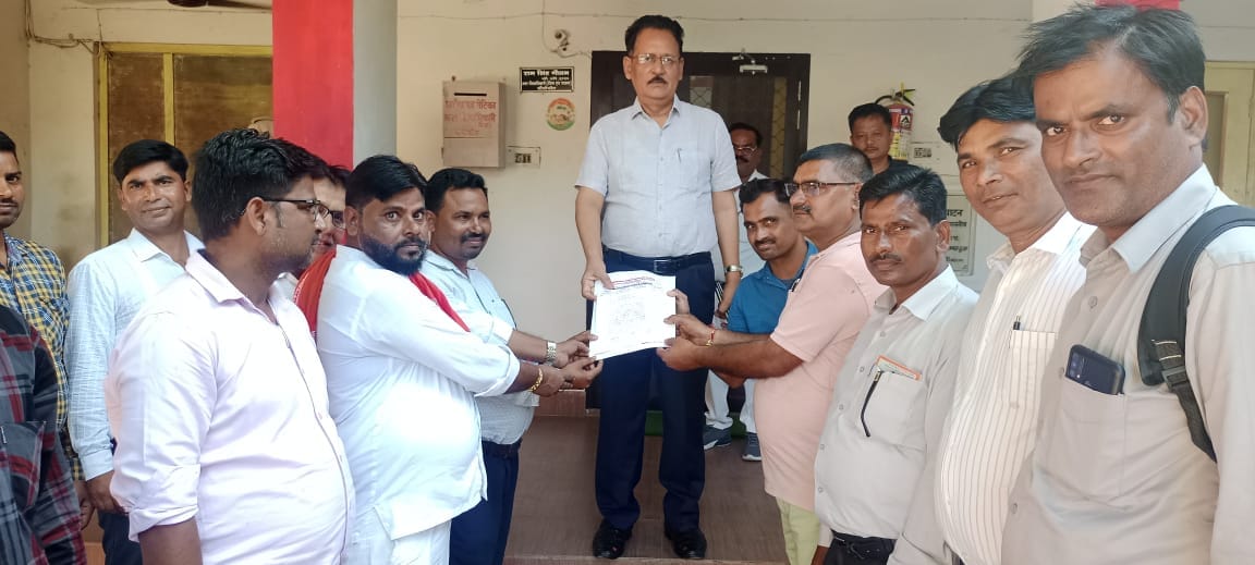 Enraged by online attendance, sanitation workers demonstrated