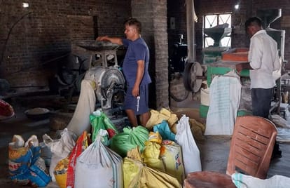 Unemployed are becoming self-reliant by upgrading micro gardens