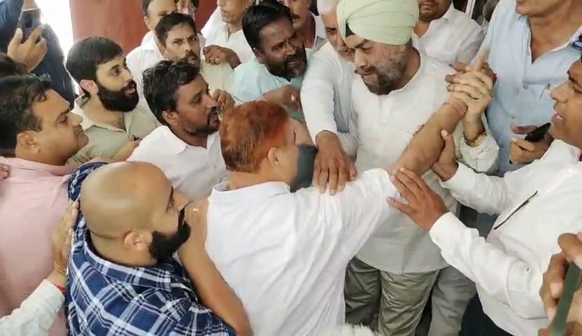 Congressmen clashed over not being invited to the organization formation meeting, kicked and punched