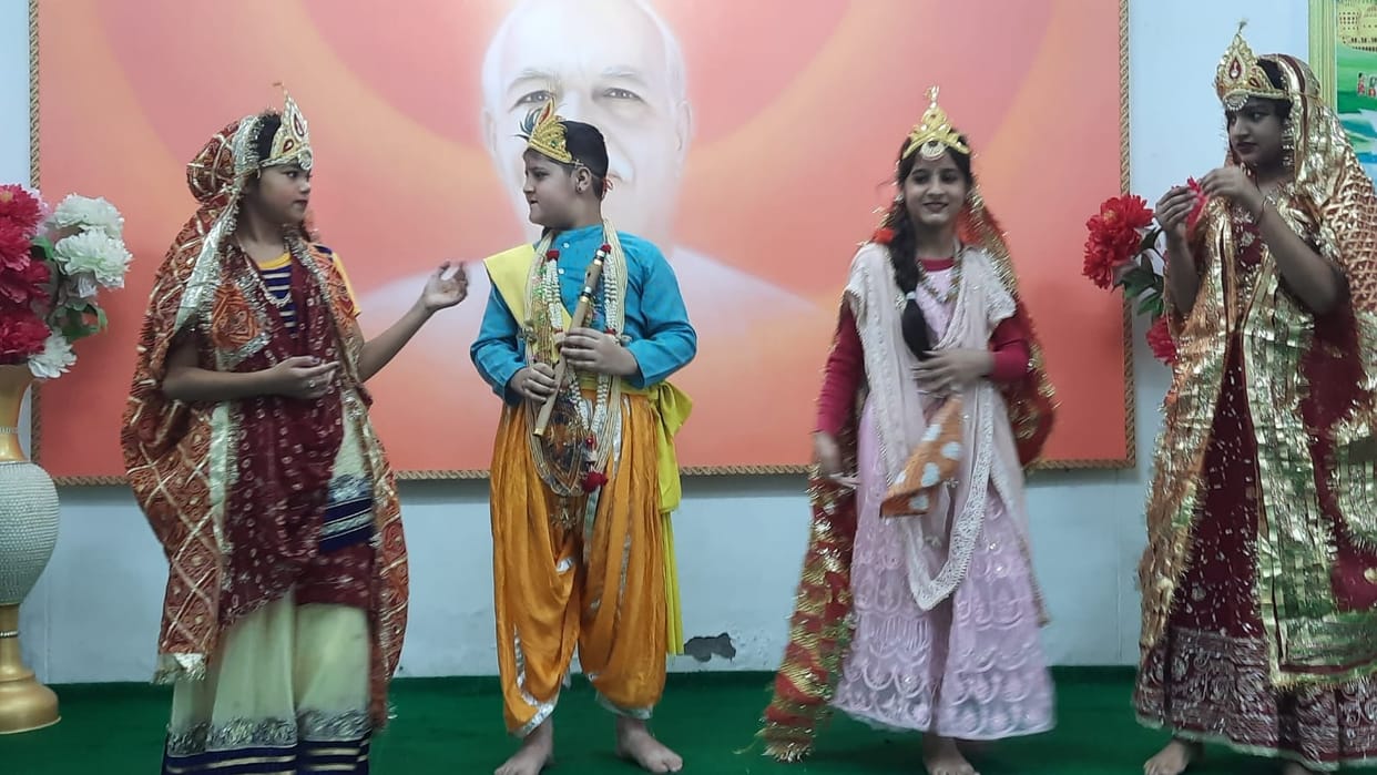 Crowd gathered in the temples of the district on Shri Krishna Janmashtami.