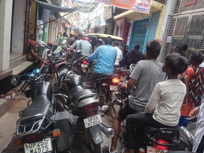 Day-to-day traffic jam at Mathia intersection