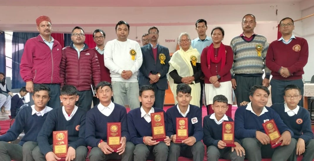 Students honored in didihat and munsyari
