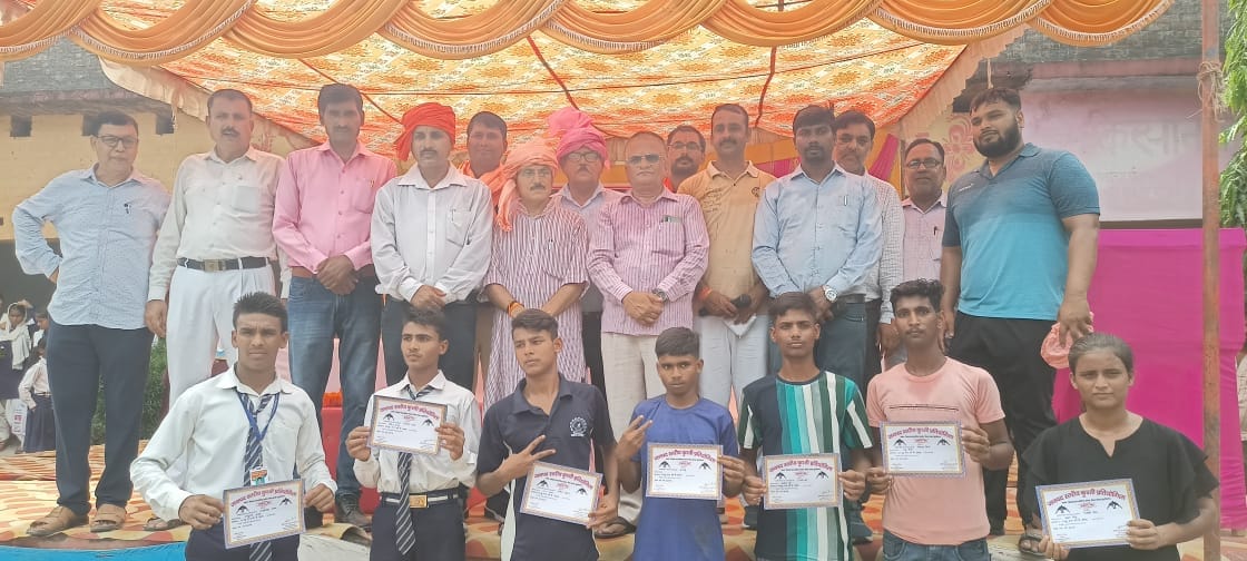Under-14 and under-17 wrestlers showed strength in wrestling