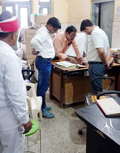 Two accused of robbing women of jewelery arrested