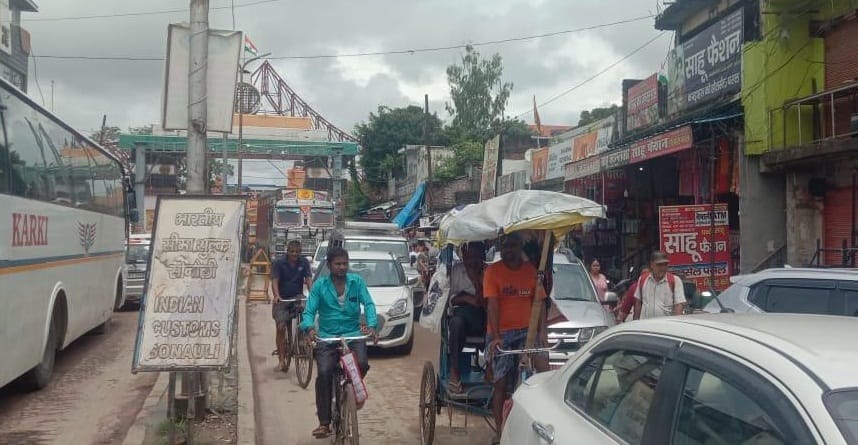 traffic jam in border area