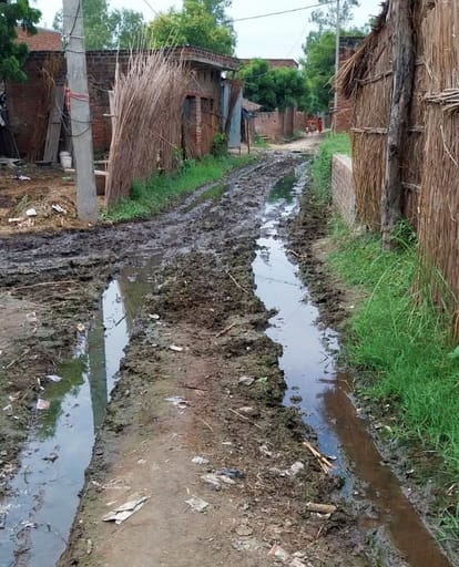 Cleaning staff suspended after finding dirt, notice to Principal Secretary