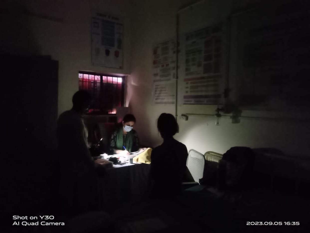 Electricity went off but generator did not work, medical done in darkness