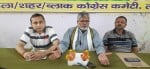 प्रेसवार्ता करते एआईसीसी के सदस्य रविशंकर त्रिवेदी व जिलाध्यक्ष प्रहलाद पटेल