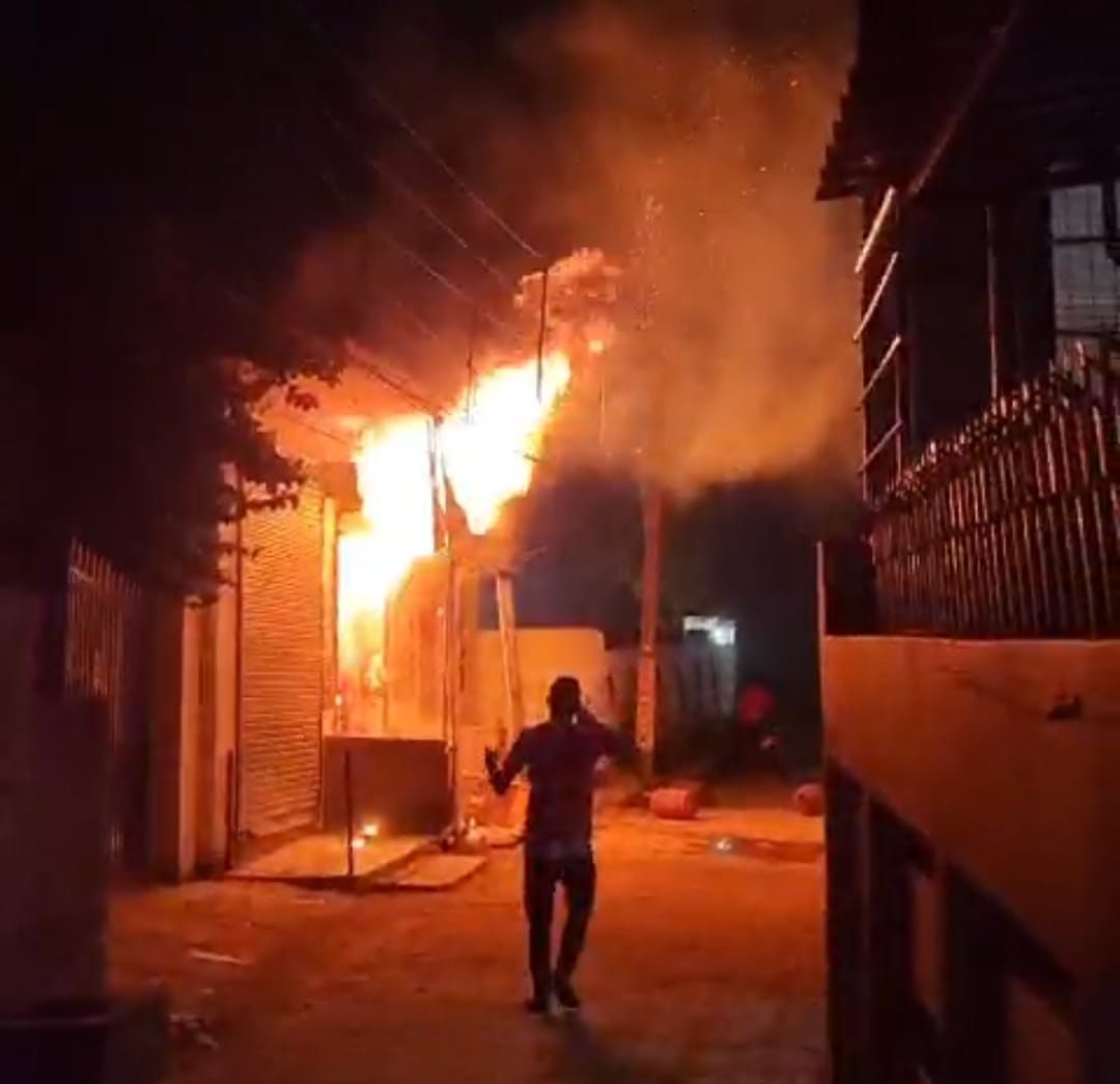 Fire in grocery store and warehouse