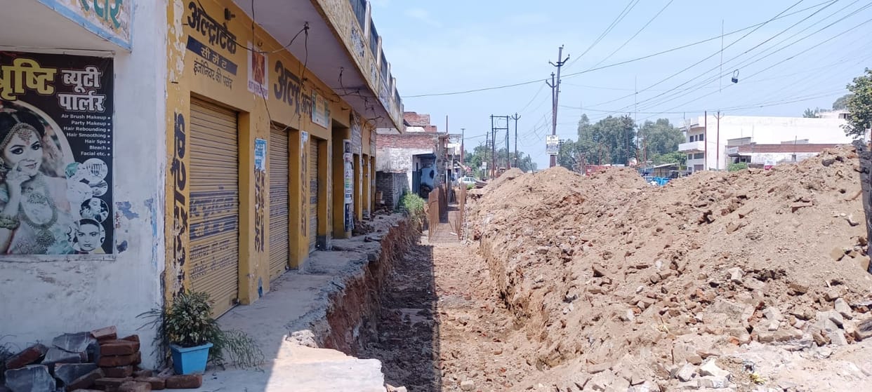 Speed of highway construction slow in Jansath, drain construction becomes problem