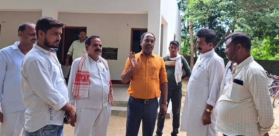 Village head and secretary reprimanded for incomplete work of Panchayat building