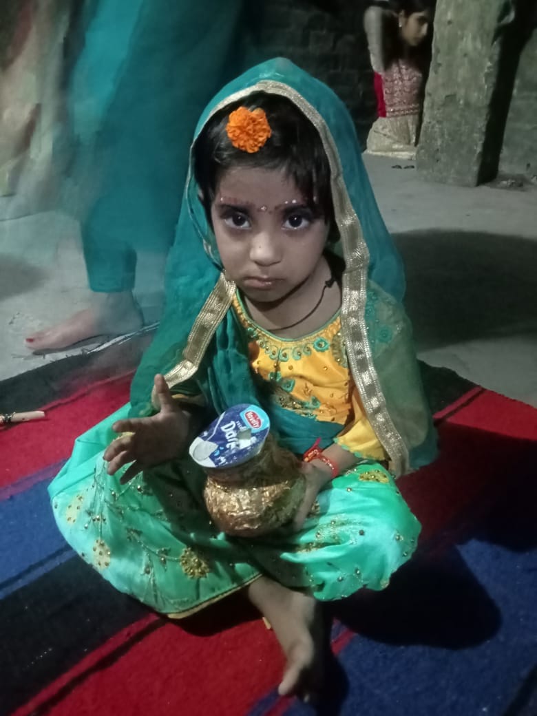Five year old girl dies after e-rickshaw overturns