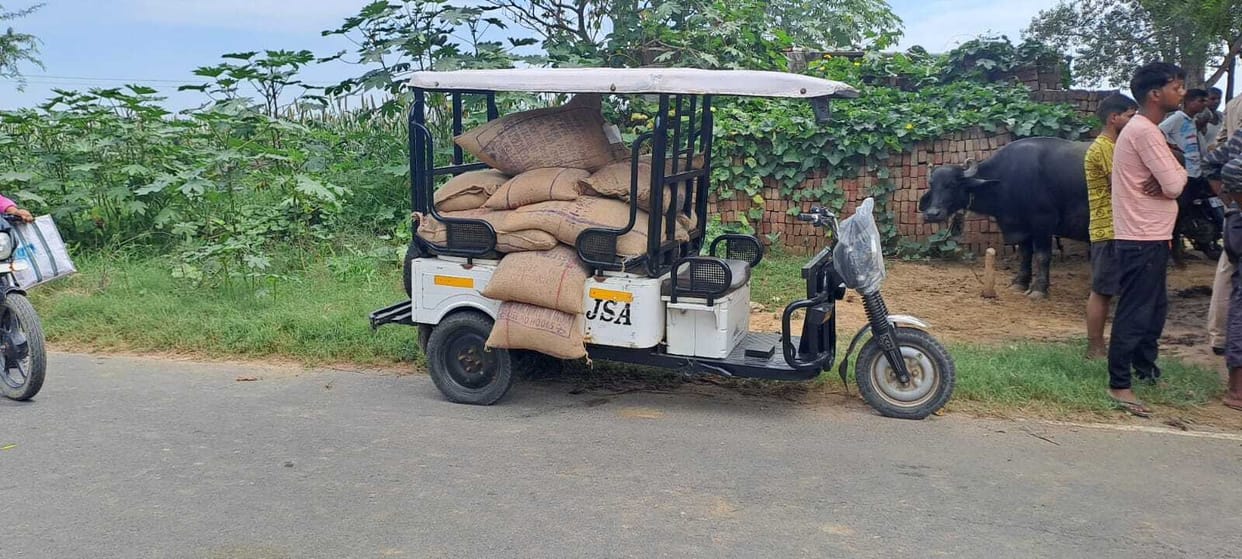 Midday meal rice caught on suspicion of black marketing