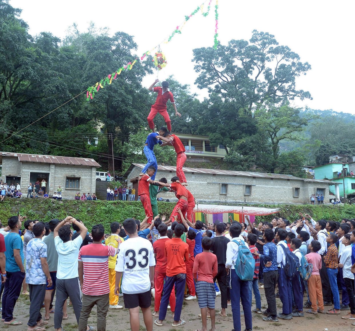 Mallikarjun Vidyapeeth team broke the curd pot