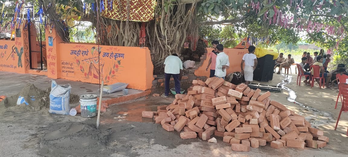 Peepal branch broke from the truck and fell on the temple, youth injured
