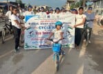 केएमसी से विश्व फ़िज़ियोथेरेपी दिवस पर साइकिल रैली निकानती छात्राएं।संवाद