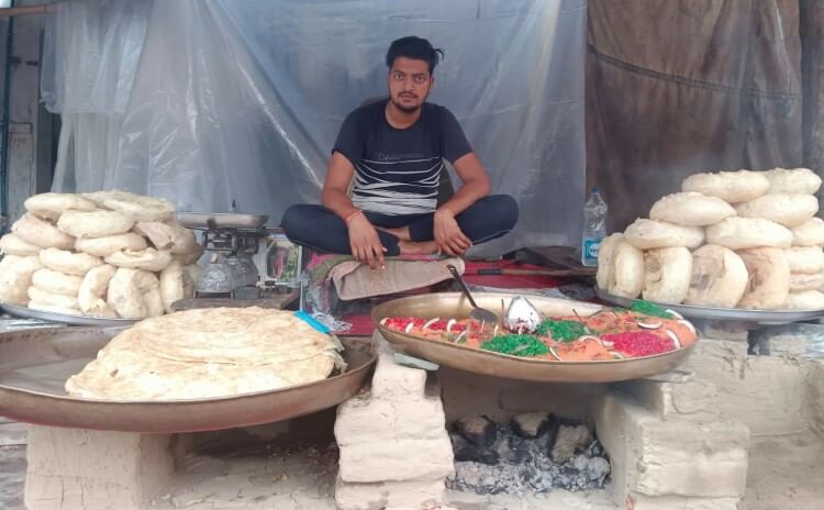 Hathras News: दाऊजी मेला की उल्टी गिनती शुरू, सजने लगीं हलवा-परांठा व खजला की दुकानें