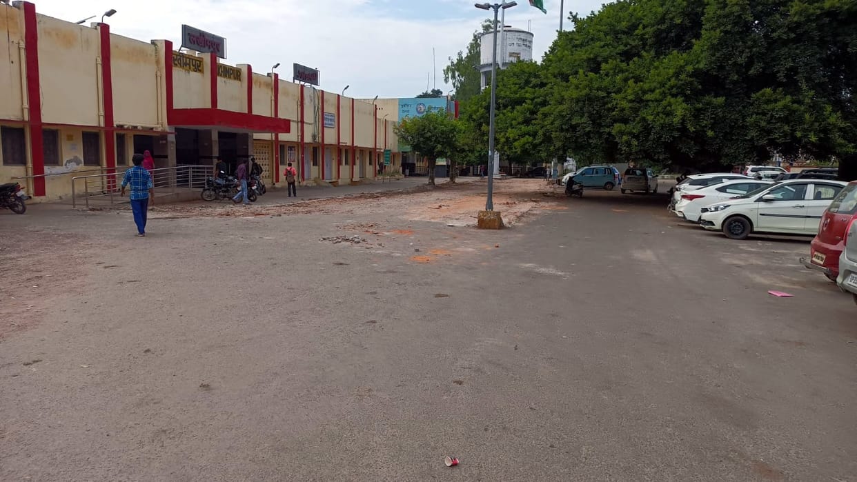 Rejuvenation work of Lakhimpur railway station intensifies