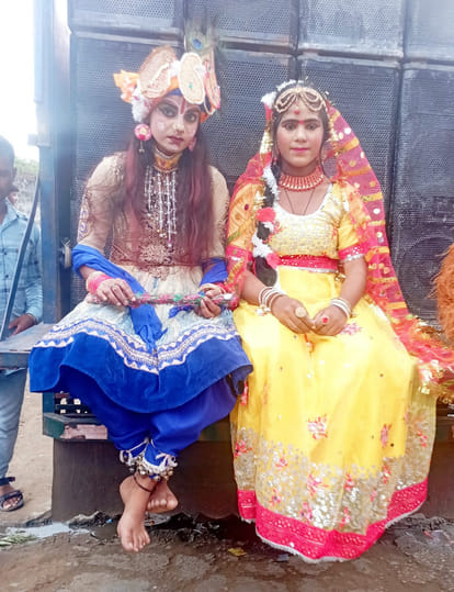 Celebration of Kanha's birthday... Holi of flowers was played